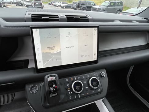 Used 2025 Land Rover Defender 90 S image 24