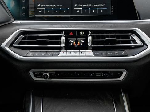 Used 2022 BMW X7 M50i image 15