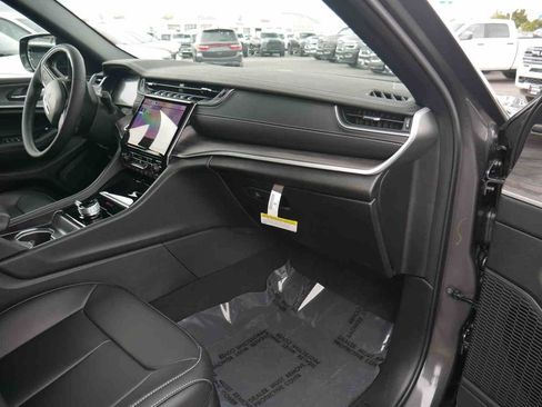 New 2025 Jeep Grand Cherokee Limited image 25