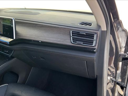 Used 2024 Volkswagen Atlas SEL Premium R-Line image 24