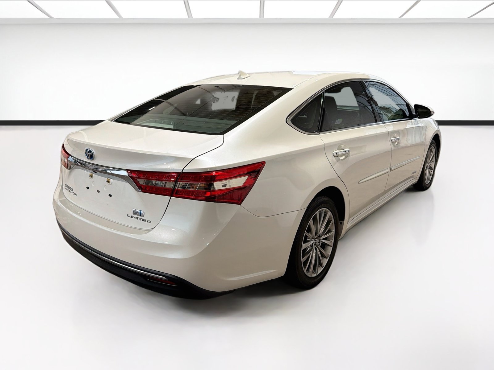 Used 2018 Toyota Avalon Limited FWD image 4