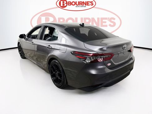 Used 2022 Toyota Camry XLE AWD/4WD image 8