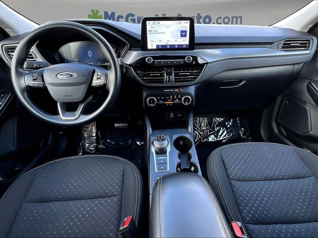 Used 2025 Ford Escape Active AWD/4WD image 9