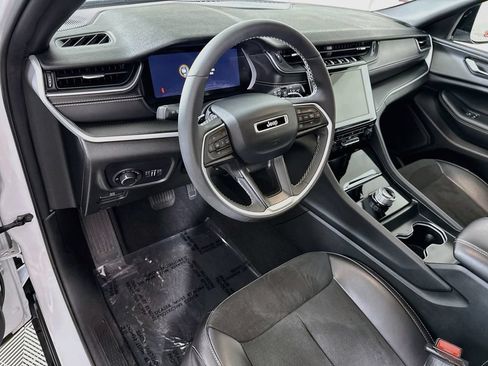 Used 2024 Jeep Grand Cherokee Altitude AWD/4WD image 19