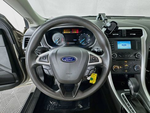 Used 2016 Ford Fusion SE FWD image 13