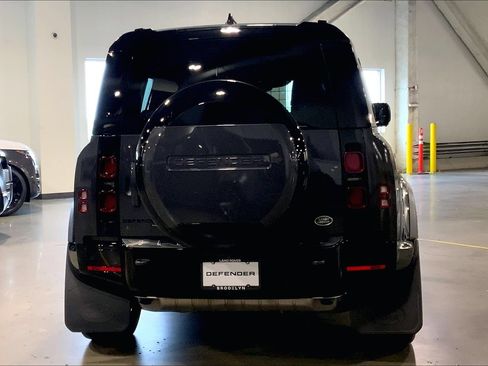 Used 2023 Land Rover Defender 110 X-Dynamic SE AWD/4WD image 4