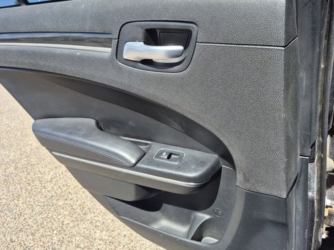 Used 2018 Chrysler 300 Touring L RWD image 19