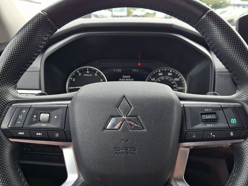 Used 2024 Mitsubishi Outlander SE FWD image 19