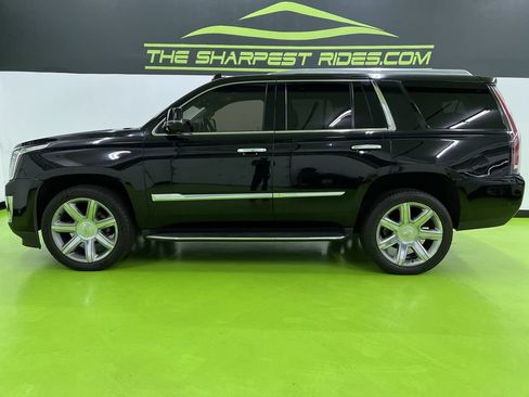 Used 2017 Cadillac Escalade Luxury AWD/4WD image 6