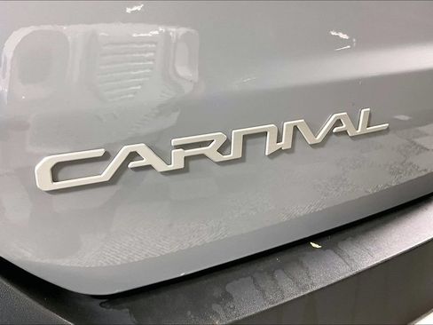 Used 2026 Kia Carnival SX FWD image 7