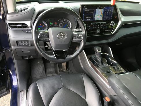 Used 2021 Toyota Highlander Platinum AWD/4WD image 24