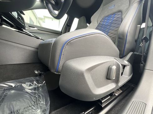 Used 2025 Volkswagen Golf R Black Edition image 14