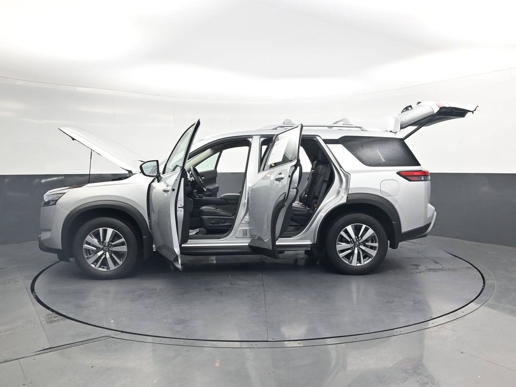 Certified 2025 Nissan Pathfinder SL FWD image 47