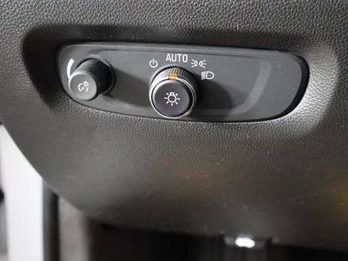 Used 2023 Chevrolet Traverse LT image 37