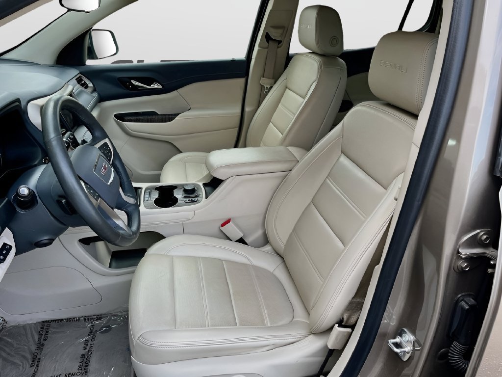 Used 2023 GMC Acadia Denali w/ Denali Technology Package FWD image 22