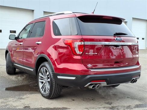 Used 2018 Ford Explorer Platinum image 3