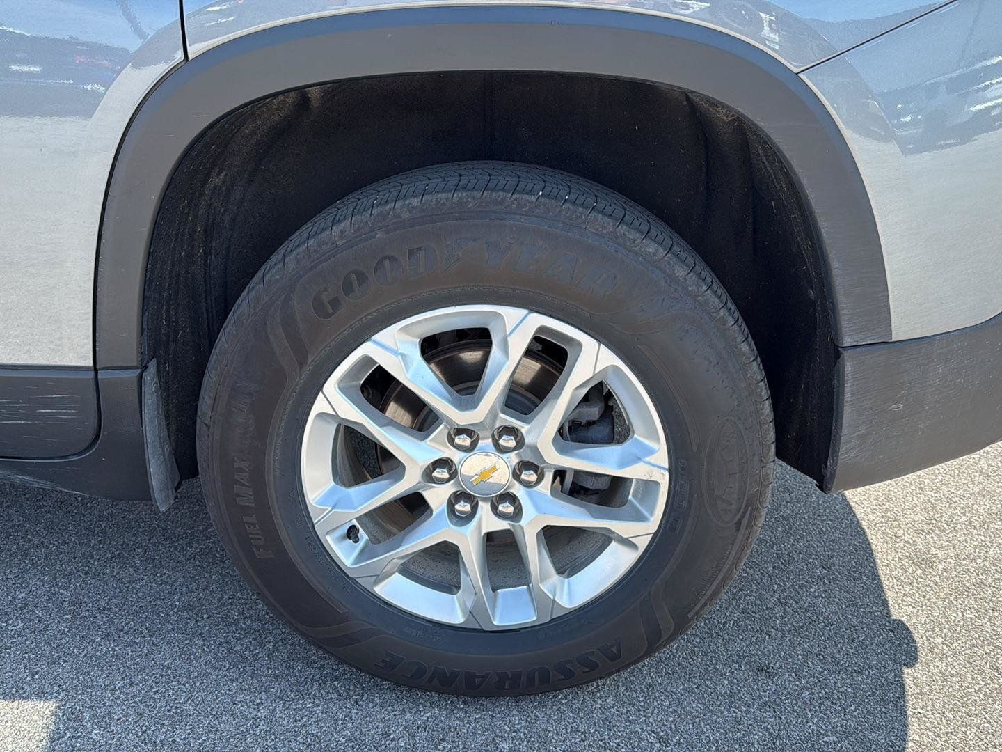Used 2021 Chevrolet Traverse LT FWD image 12