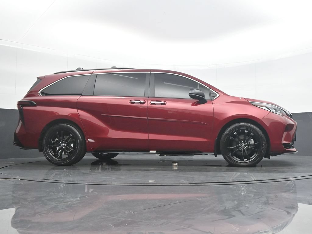 Used 2024 Toyota Sienna XSE FWD image 34