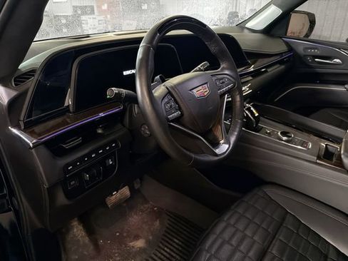 Used 2024 Cadillac Escalade Sport Platinum w/ LPO, ONYX Package image 8