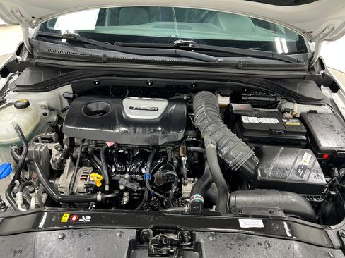 Used 2018 Hyundai Elantra Sport w/ Sport Premium Package 03 FWD image 29