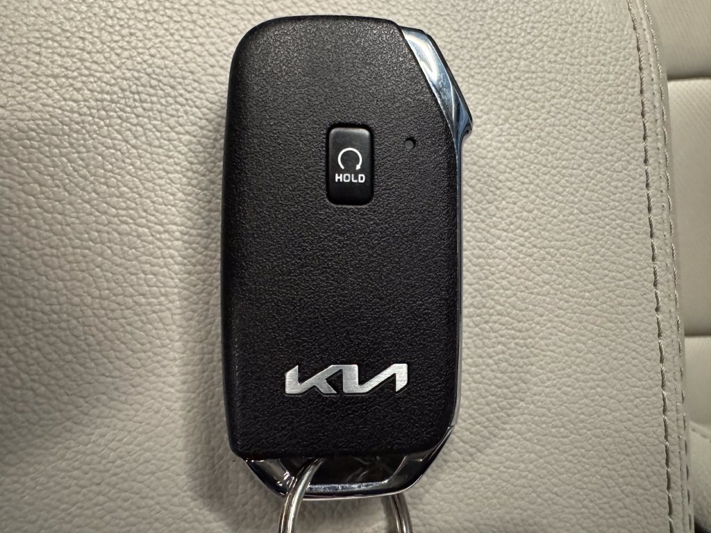 Used 2025 Kia Sportage EX AWD/4WD image 17