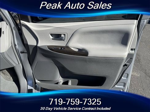 Used 2016 Toyota Sienna XLE Premium image 38
