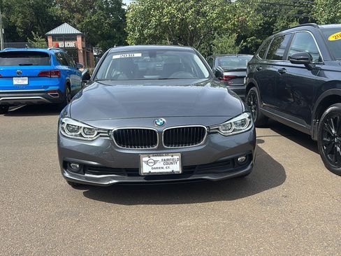 Used 2018 BMW 320i xDrive Sedan AWD/4WD image 1