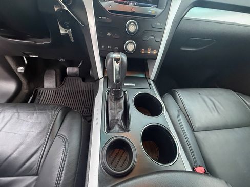 Used 2014 Ford Explorer XLT w/ Equipment Group 202A image 19