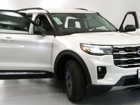 New 2025 Ford Explorer Active w/ Active Comfort Package image 9