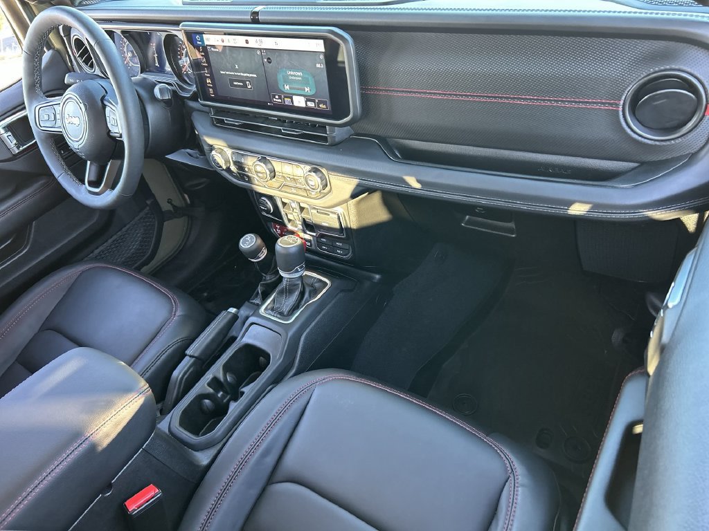 Used 2025 Jeep Gladiator Rubicon w/ Convenience Group AWD/4WD image 28
