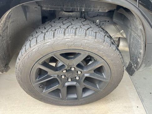 Used 2022 RAM 1500 Laramie AWD/4WD image 7