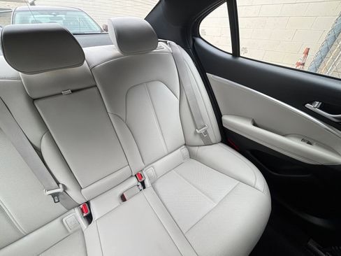 Used 2025 Genesis G70 2.5T image 37