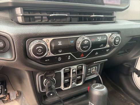 Used 2024 Jeep Gladiator Sport AWD/4WD image 8