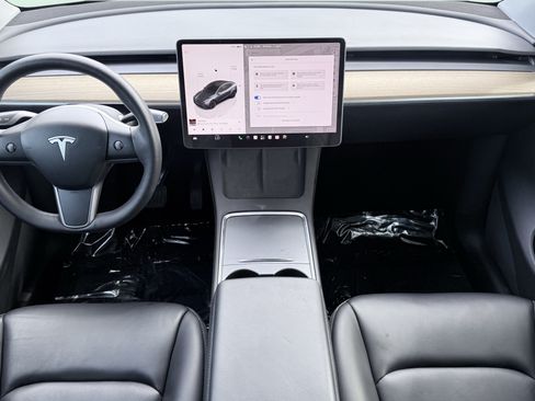 Used 2022 Tesla Model Y Long Range AWD/4WD image 2