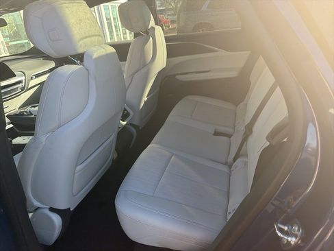 Used 2024 Cadillac Lyriq Luxury image 7