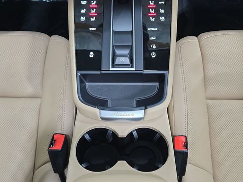 New 2026 Porsche Macan image 20