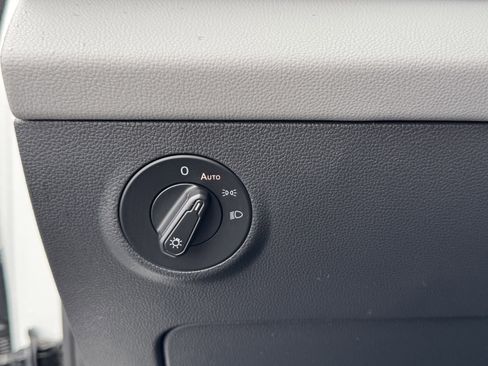 Certified 2022 Volkswagen Taos SE image 30