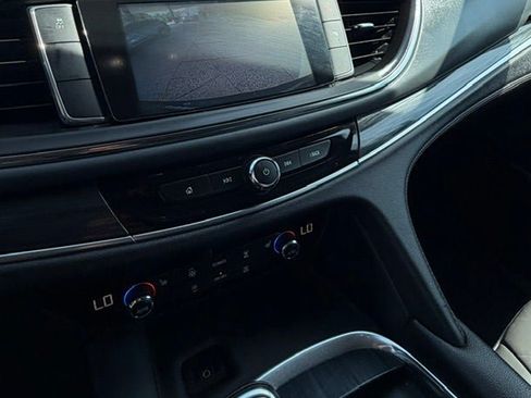 Used 2019 Buick Enclave Essence FWD image 13