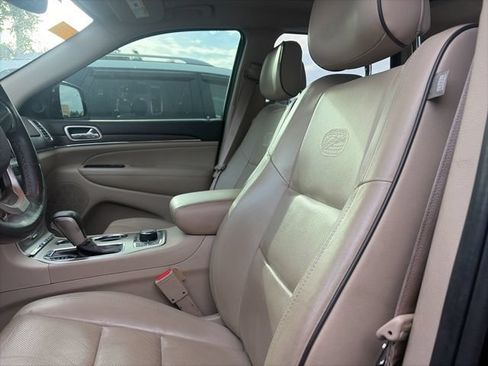 Used 2017 Jeep Grand Cherokee Overland AWD/4WD image 3