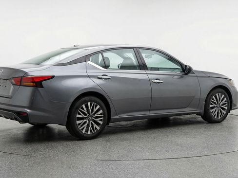 Used 2025 Nissan Altima 2.5 SV image 9