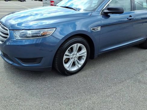 Used 2018 Ford Taurus SE FWD image 4