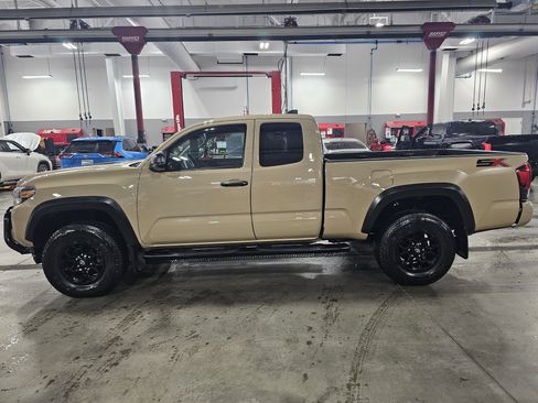 Certified 2020 Toyota Tacoma SR w/ SX Package image 8