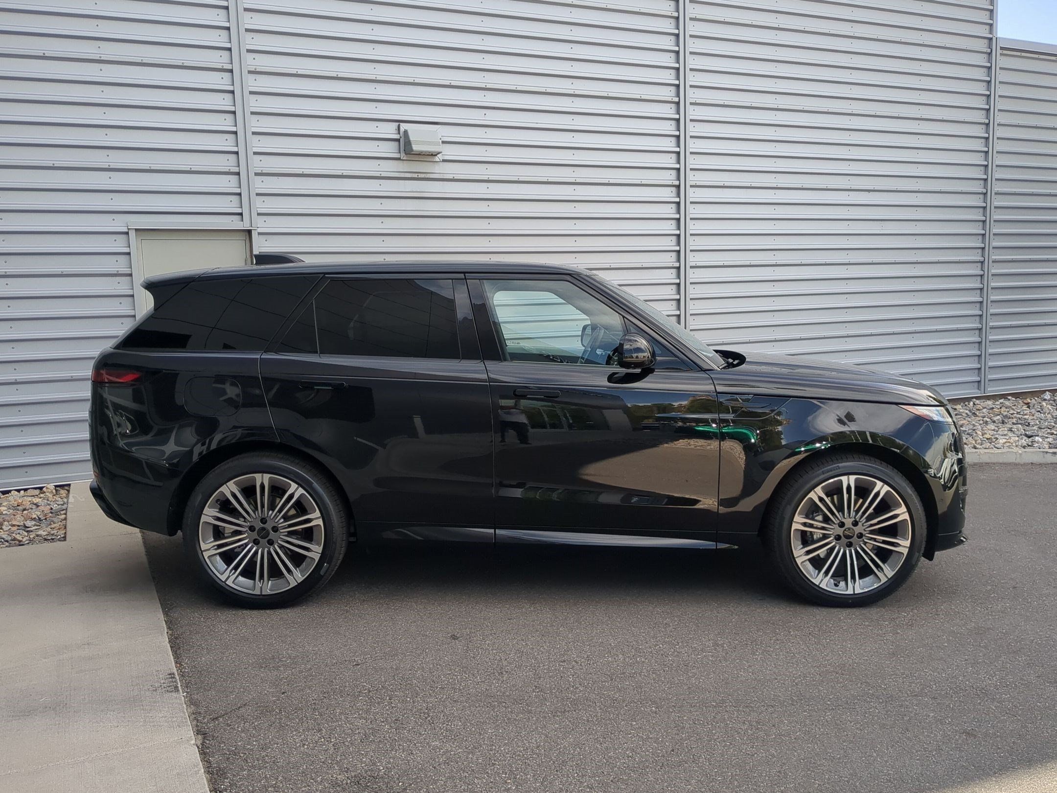 New 2026 Land Rover Range Rover Sport Dynamic SE AWD/4WD image 4