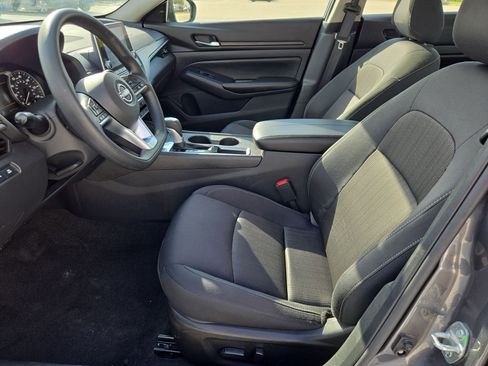 Used 2025 Nissan Altima 2.5 SV image 16