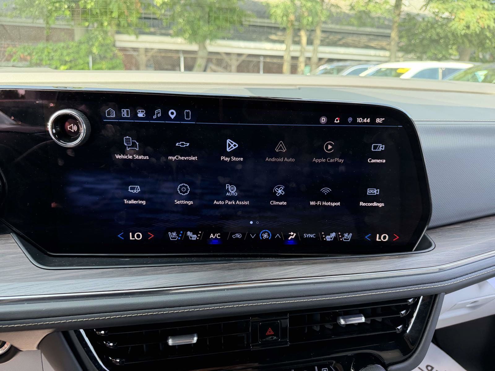 Certified 2026 Chevrolet Suburban Premier AWD/4WD image 20
