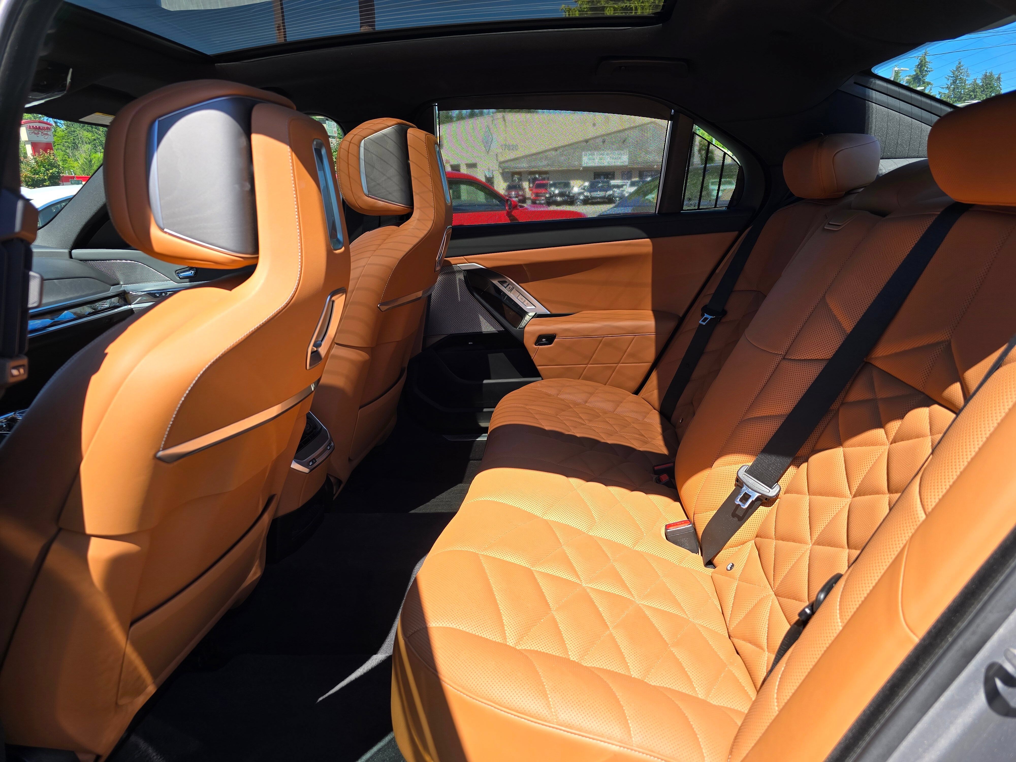 Used 2023 BMW 740i w/ Parking Assistance Package RWD image 15