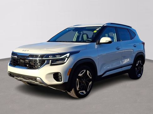Used 2024 Kia Seltos SX w/ SX Sunroof Package image 3
