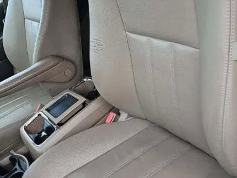 Used 2016 Chrysler Town & Country Touring w/ Driver Convenience Group FWD image 12