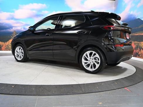 Used 2022 Chevrolet Bolt EUV LT w/ Comfort Package image 5