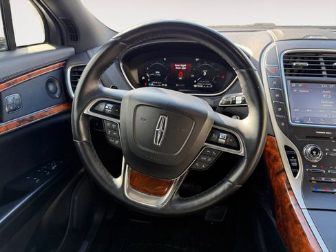 Certified 2020 Lincoln Nautilus Reserve image 12